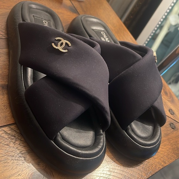 Authentic Chanel slides size 37 - Picture 3 of 3